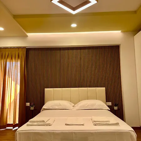 Yellow - By Luckymoonapartments Apartman *
