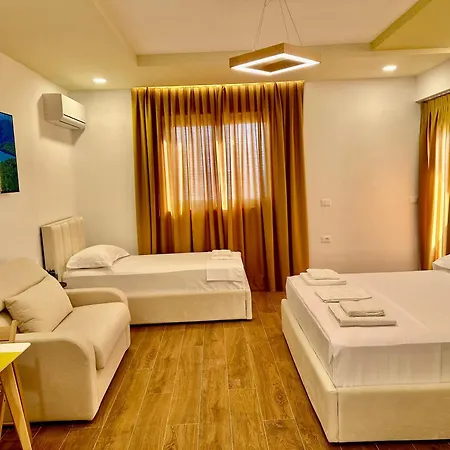 Yellow - By Luckymoonapartments Apartman