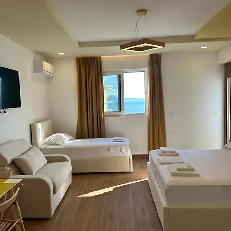Yellow - By Luckymoonapartments Apartman