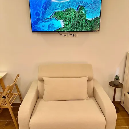 Yellow - By Luckymoonapartments Apartman Saranda