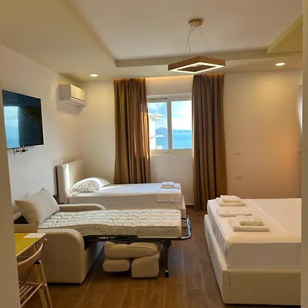 Yellow - By Luckymoonapartments Apartman Saranda