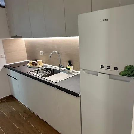 Yellow - By Luckymoonapartments Apartman *