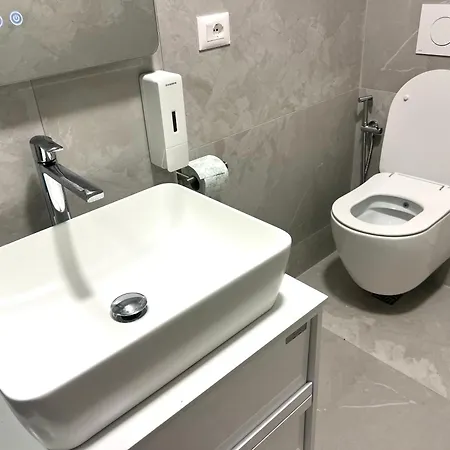 Yellow - By Luckymoonapartments Apartman Saranda