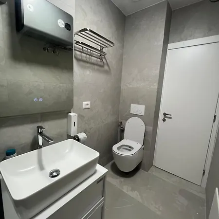 Yellow - By Luckymoonapartments Apartman