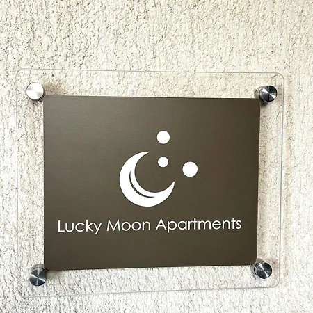 Yellow - By Luckymoonapartments Apartman